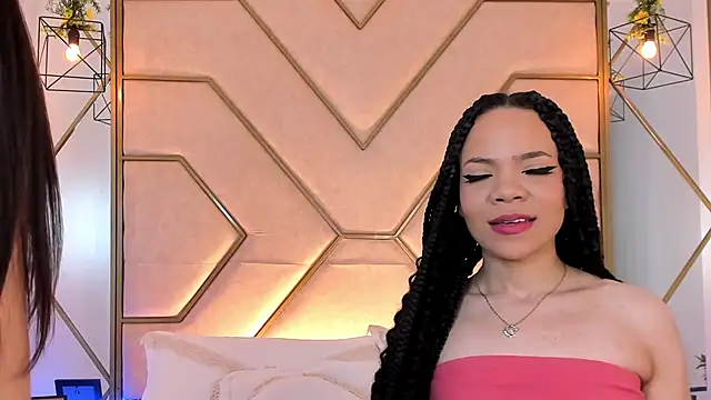 Snapshot of siara_and_zoe chatting on 6, 3, 2025 siara and zoe online show from 6, 3, 2025