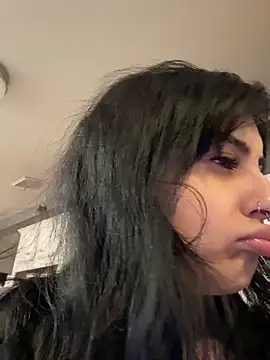 ThickerThanYoBitch online show from 17, 12, 2025