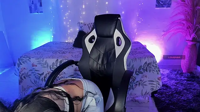 Riana Kean online show from 3, 12, 2025