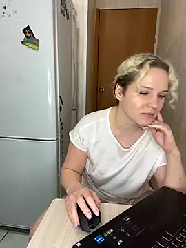Snapshot of MrMrsRight chatting on 6, 2, 2025 MrMrsRight online show from 6, 2, 2025