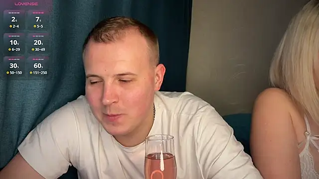 Snapshot of MrMrsRight chatting on 11, 2, 2025 MrMrsRight online show from 11, 2, 2025