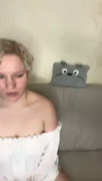 Snapshot of MrMrsRight chatting on 13, 3, 2025 MrMrsRight online show from 13, 3, 2025