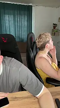 Snapshot of MrMrsRight chatting on 27, 9, 2025 MrMrsRight online show from 27, 9, 2025