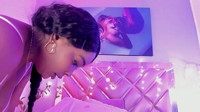 Aliisson Cruz online show from 24, 2, 2025