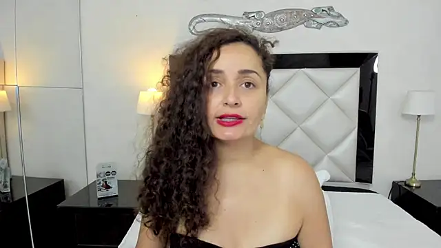  luna  sweet  online show from 5, 3, 2025