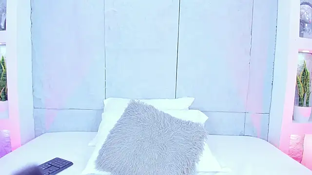 MiaCollson online show from 6, 10, 2025