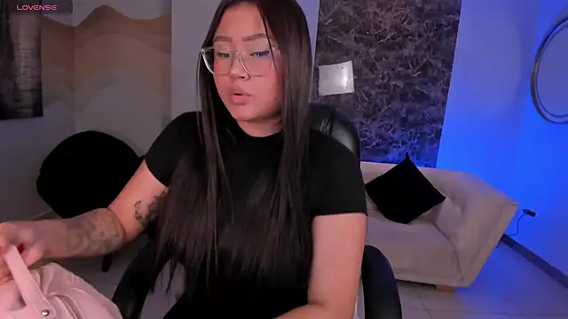 Snapshot of AmberLewis_ chatting on 25, 2, 2025 AmberLewis online show from 25, 2, 2025