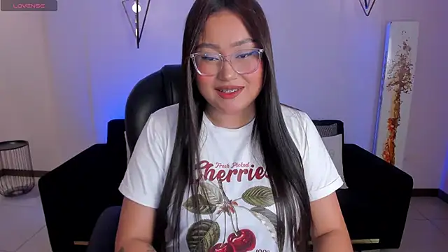 Snapshot of AmberLewis_ chatting on 4, 3, 2025 AmberLewis online show from 4, 3, 2025