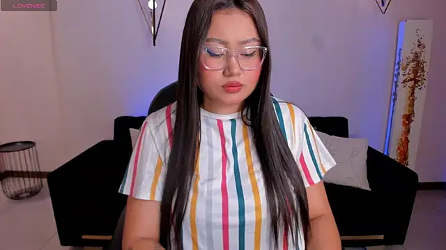 Snapshot of AmberLewis_ chatting on 5, 3, 2025 AmberLewis online show from 5, 3, 2025