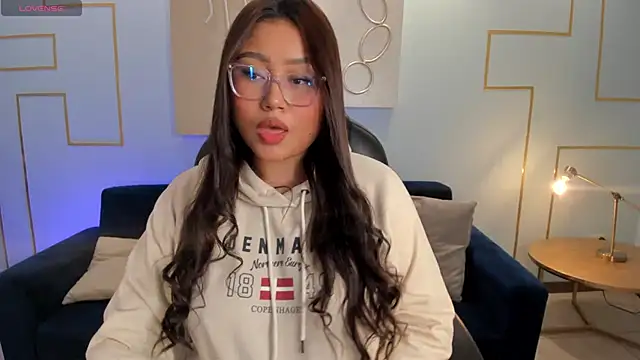 Snapshot of AmberLewis_ chatting on 12, 3, 2025 AmberLewis online show from 12, 3, 2025