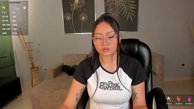 Snapshot of AmberLewis_ chatting on 24, 10, 2025 AmberLewis online show from 24, 10, 2025