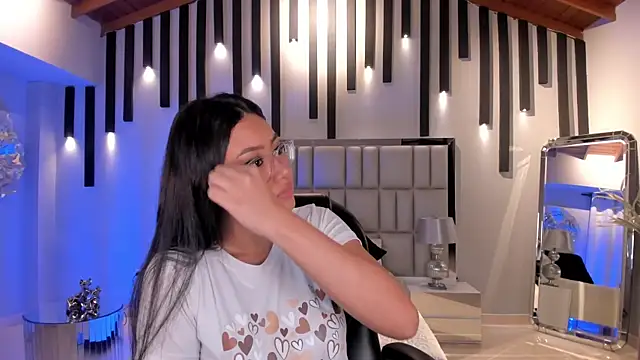 Snapshot of AmberLewis_ chatting on 5, 11, 2025 AmberLewis online show from 5, 11, 2025