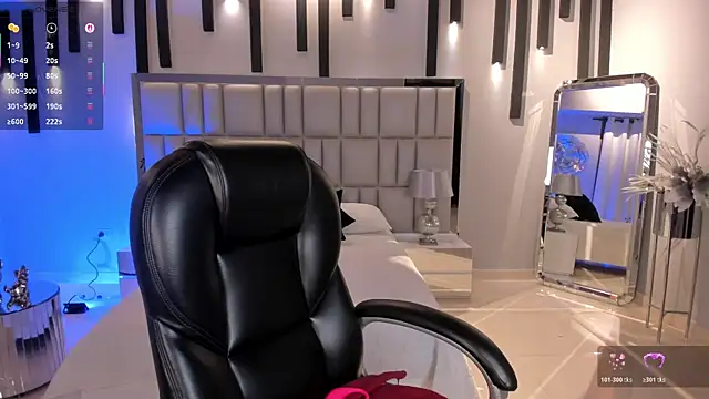 Snapshot of AmberLewis_ chatting on 6, 11, 2025 AmberLewis online show from 6, 11, 2025