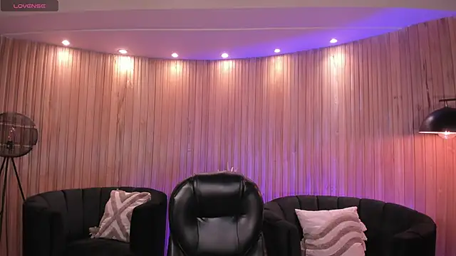 Snapshot of AmberLewis_ chatting on 14, 11, 2025 AmberLewis online show from 14, 11, 2025