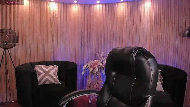 Snapshot of AmberLewis_ chatting on 15, 11, 2025 AmberLewis online show from 15, 11, 2025