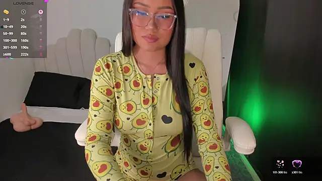 Snapshot of AmberLewis_ chatting on 16, 12, 2025 AmberLewis online show from 16, 12, 2025