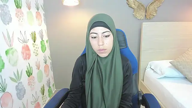 Snapshot of chaymae_nah_ chatting on 12, 12, 2024 chaymae nah online show from 12, 12, 2024