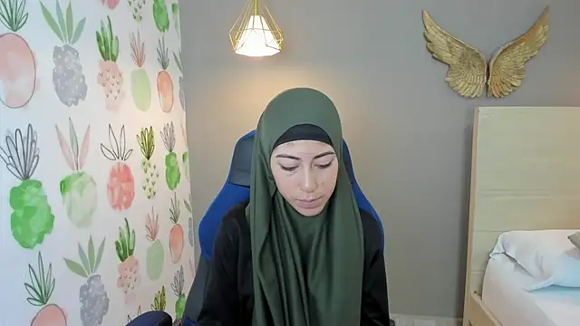 Snapshot of chaymae_nah_ chatting on 12, 12, 2024 chaymae nah online show from 12, 12, 2024