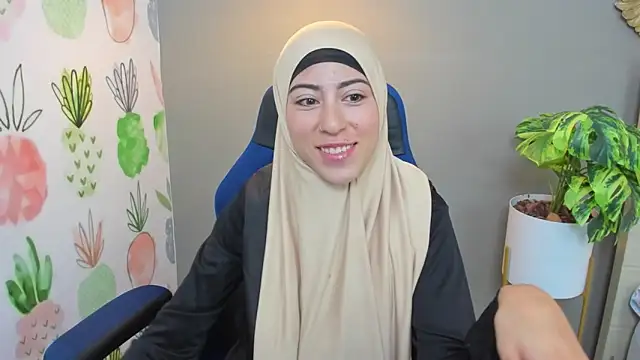 Snapshot of chaymae_nah_ chatting on 13, 12, 2024 chaymae nah online show from 13, 12, 2024