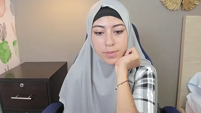 Snapshot of chaymae_nah_ chatting on 14, 12, 2024 chaymae nah online show from 14, 12, 2024