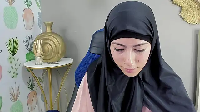 Snapshot of chaymae_nah_ chatting on 19, 12, 2024 chaymae nah online show from 19, 12, 2024