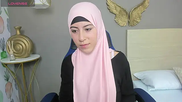 Snapshot of chaymae_nah_ chatting on 20, 12, 2024 chaymae nah online show from 20, 12, 2024