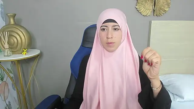 Snapshot of chaymae_nah_ chatting on 20, 12, 2024 chaymae nah online show from 20, 12, 2024