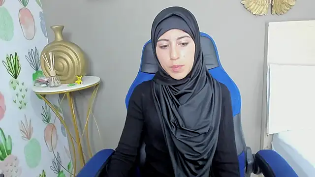 Snapshot of chaymae_nah_ chatting on 20, 12, 2024 chaymae nah online show from 20, 12, 2024