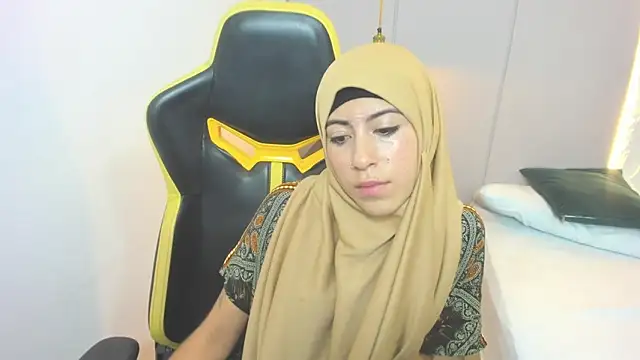 Snapshot of chaymae_nah_ chatting on 24, 12, 2024 chaymae nah online show from 24, 12, 2024