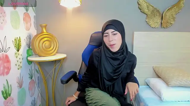 Snapshot of chaymae_nah_ chatting on 12, 1, 2025 chaymae nah online show from 12, 1, 2025