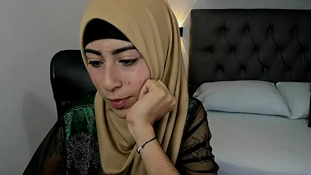 Snapshot of chaymae_nah_ chatting on 17, 1, 2025 chaymae nah online show from 17, 1, 2025