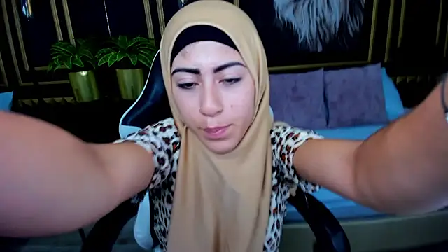 Snapshot of chaymae_nah_ chatting on 25, 1, 2025 chaymae nah online show from 25, 1, 2025