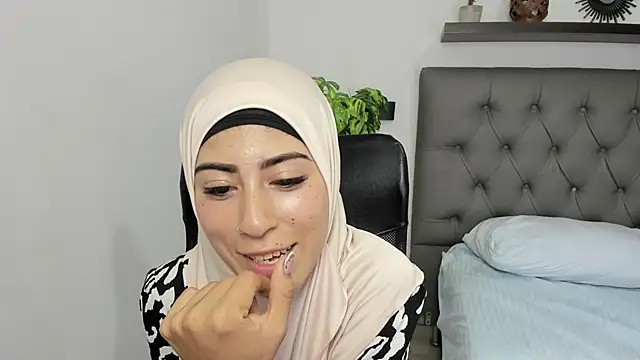 Snapshot of chaymae_nah_ chatting on 10, 2, 2025 chaymae nah online show from 10, 2, 2025