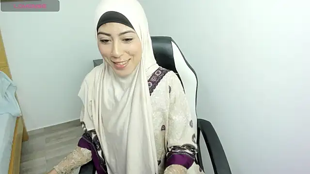 Snapshot of chaymae_nah_ chatting on 10, 3, 2025 chaymae nah online show from 10, 3, 2025