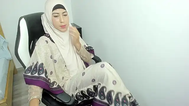 Snapshot of chaymae_nah_ chatting on 10, 3, 2025 chaymae nah online show from 10, 3, 2025