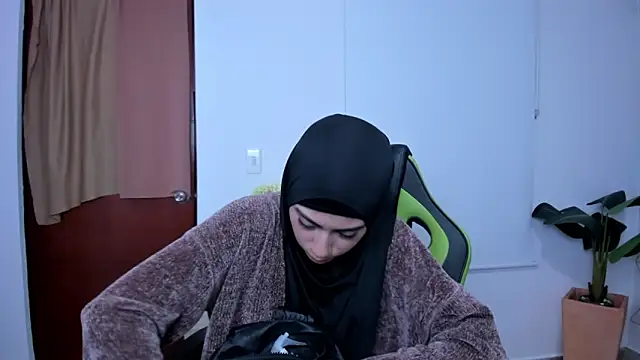 Snapshot of chaymae_nah_ chatting on 10, 3, 2025 chaymae nah online show from 10, 3, 2025