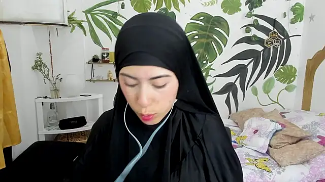 Snapshot of chaymae_nah_ chatting on 19, 10, 2025 chaymae nah online show from 19, 10, 2025