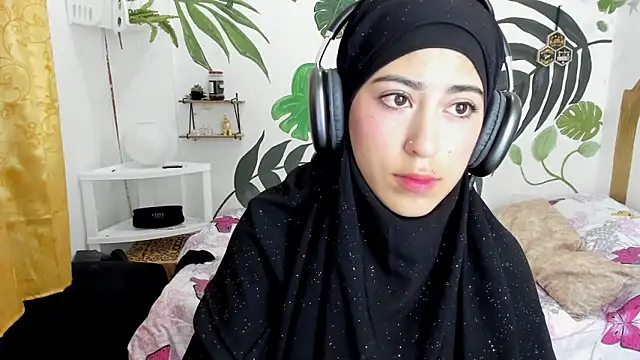 Snapshot of chaymae_nah_ chatting on 24, 10, 2025 chaymae nah online show from 24, 10, 2025