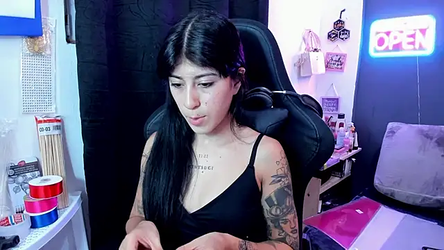 chaymae nah  online show from 22, 4, 2026