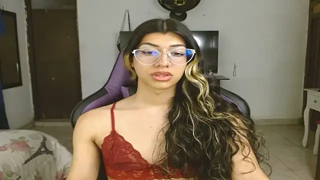 engielphoenis14 online show from 4, 2, 2025