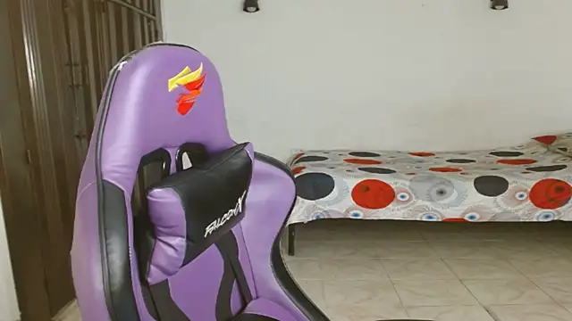 engielphoenis14 online show from 8, 9, 2025