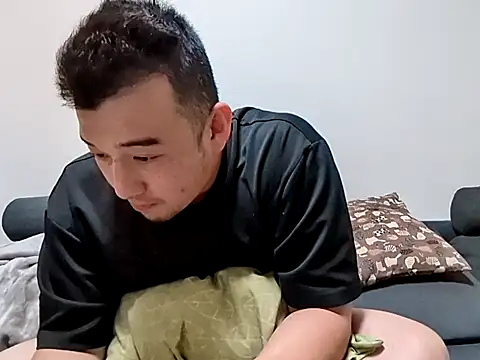 Snapshot of KOUHEY2023 chatting on 15, 12, 2025 KOUHEY2023 online show from 15, 12, 2025