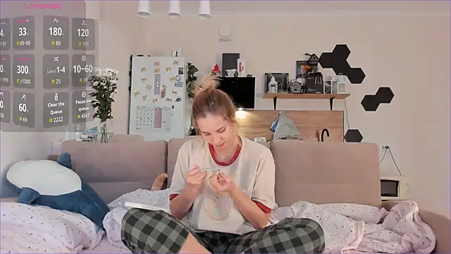 Girl alone home online show from 4, 10, 2025