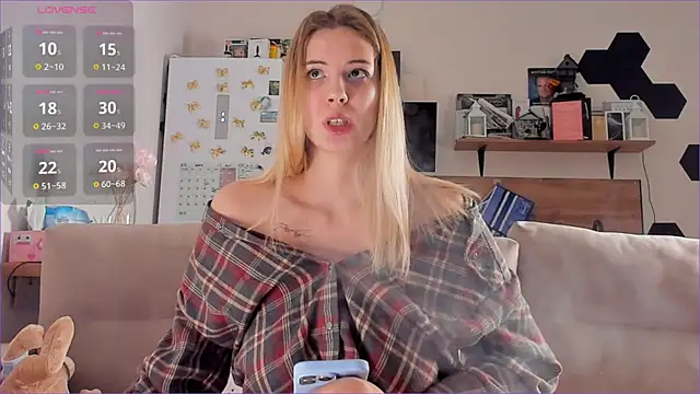 Girl alone home online show from 20, 11, 2025