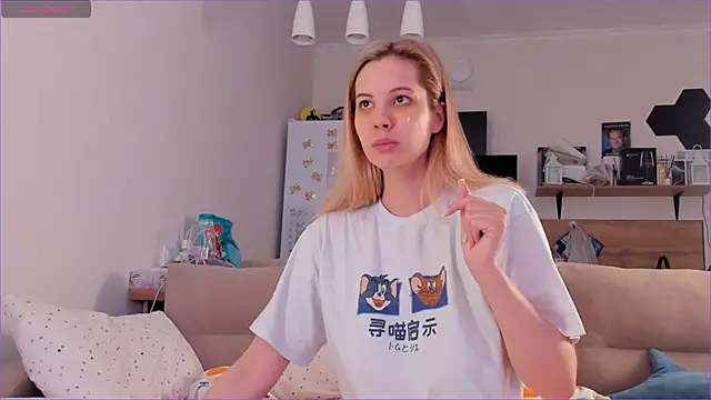 Girl alone home online show from 15, 5, 2026