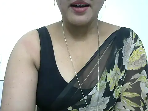 Snapshot of rashmika_reddy chatting on 23, 5, 2026 rashmika reddy online show from 23, 5, 2026