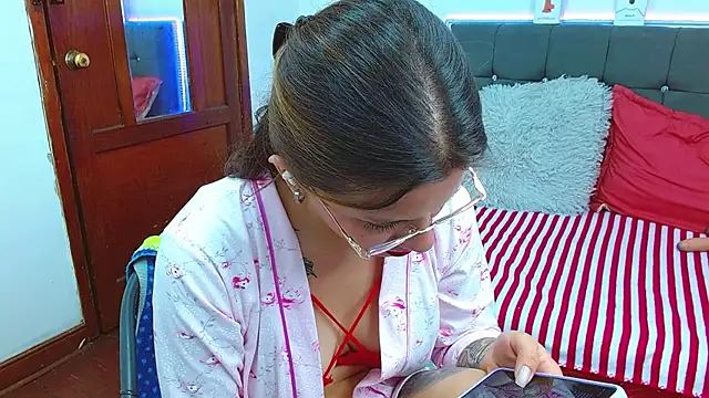 karlamorris  online show from 30, 1, 2025