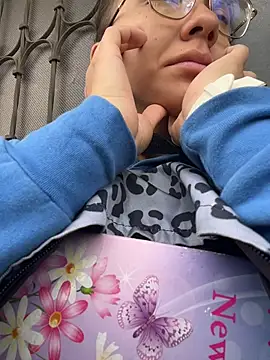 karlamorris  online show from 13, 4, 2026