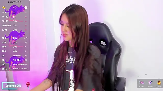 AlanaJones1 online show from 5, 2, 2025