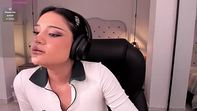 Snapshot of renee_shelby_ chatting on 4, 8, 2026 renee shelby online show from 4, 8, 2026